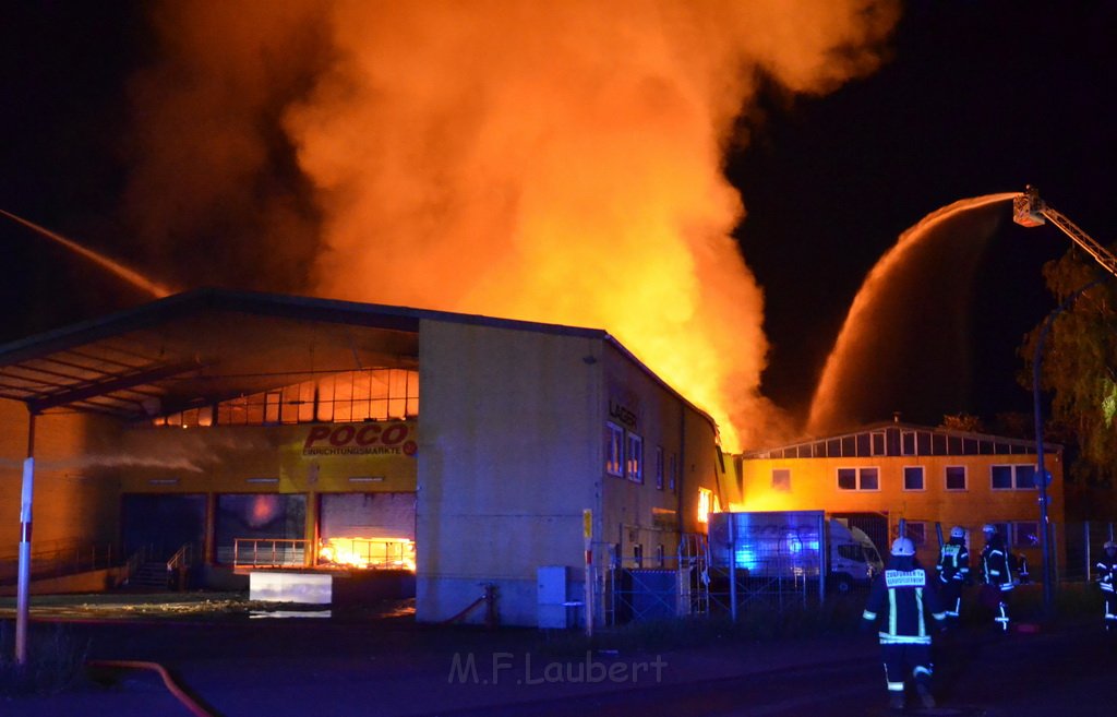 Grossfeuer Poco Lager Koeln Porz Gremberghoven Hansestr P011.JPG - Miklos Laubert